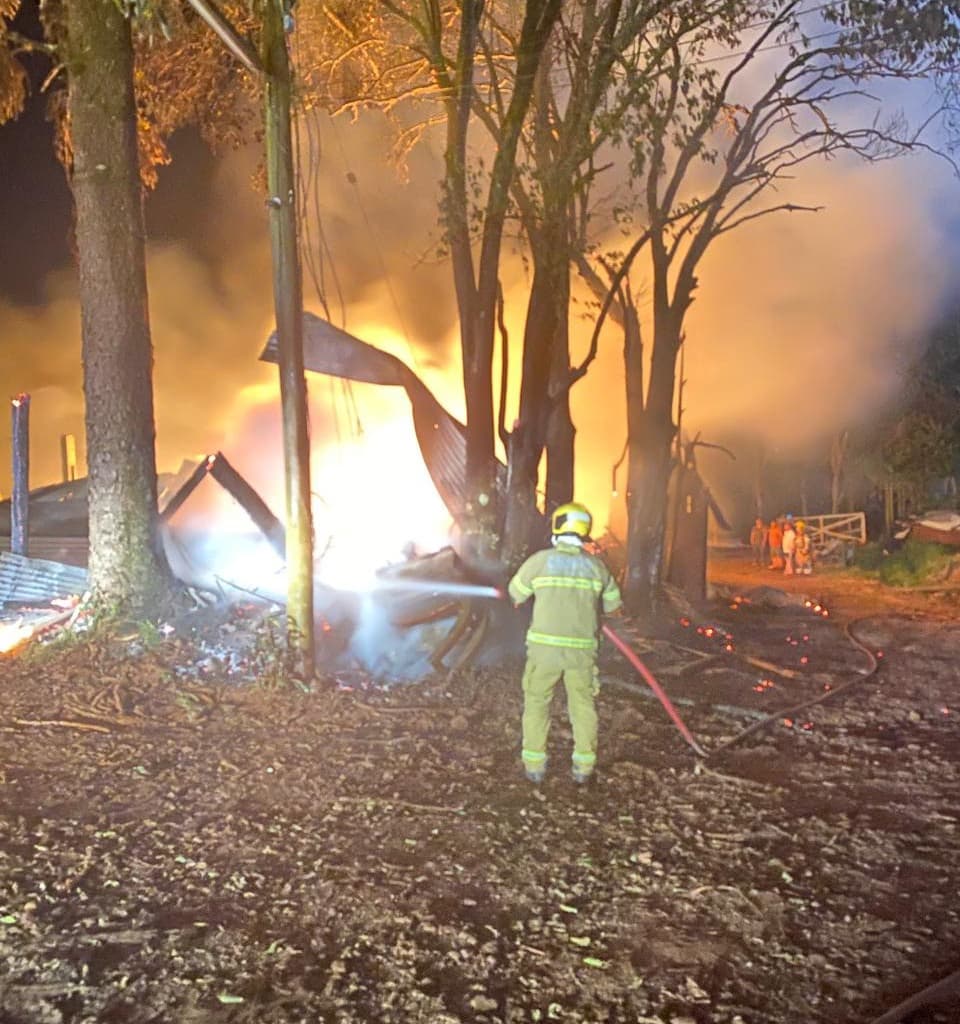 Incêndio destrói parte de madeireira no Distrito Industrial de Palmeira das Missões