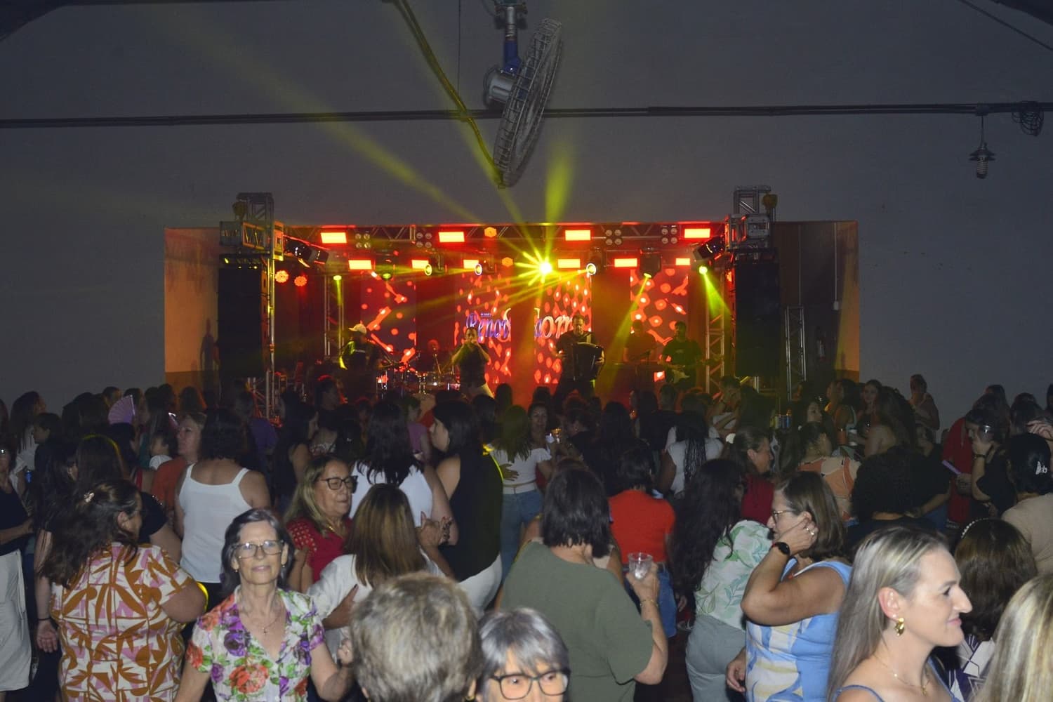 Evento do Dia Internacional da Mulher reúne cerca de mil participantes em São Martinho