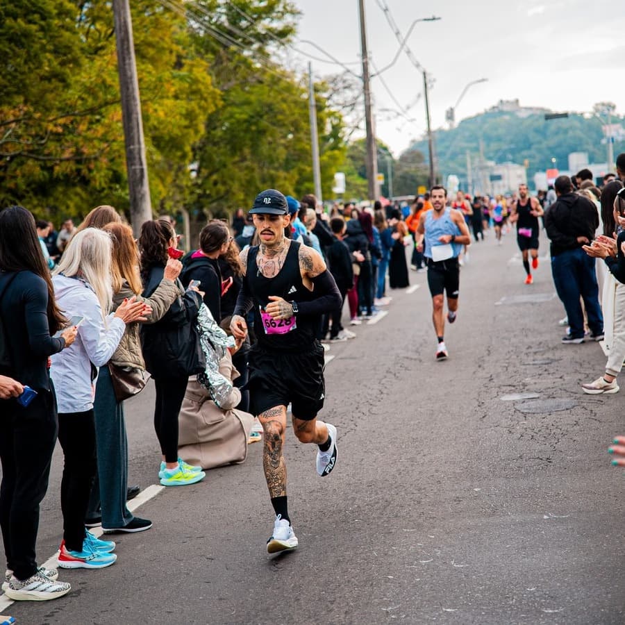Triatleta de Santo Augusto supera marca pessoal na Maratona Internacional de Porto Alegre