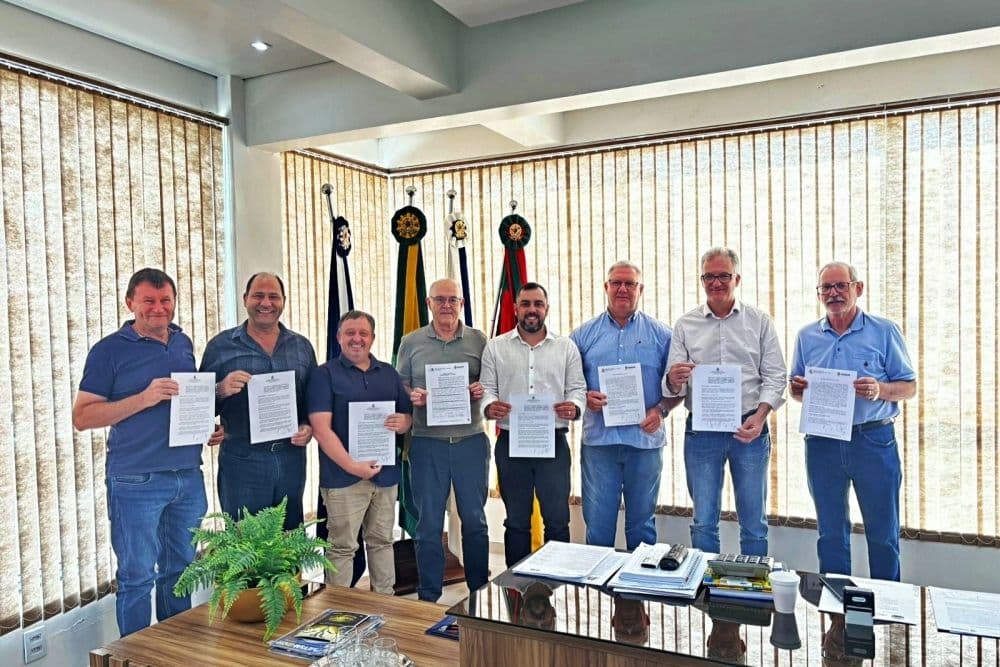 Cinco prefeituras assinam convênio para adequação do projeto da rodovia que liga Palmeira das Missões a Ajuricaba