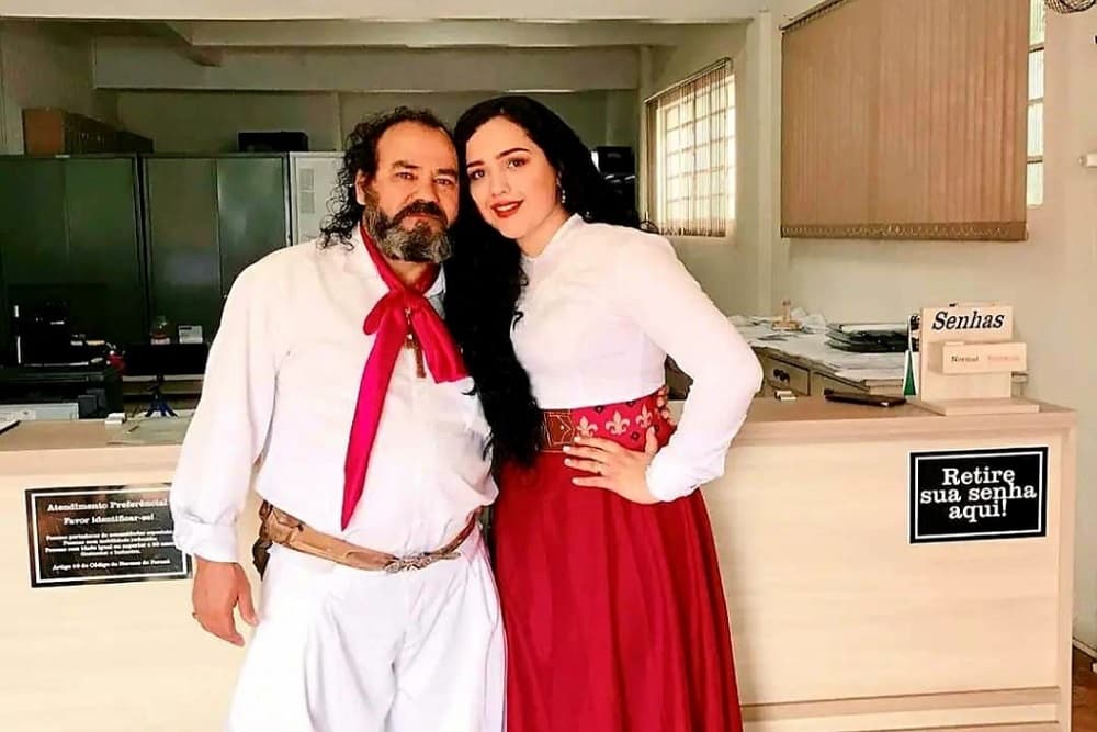 Cantor Baitaca se casa com gaiteira no Paraná