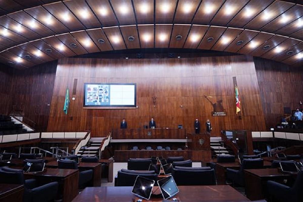 Deputados aprovam parcelamento do pagamento do IPVA