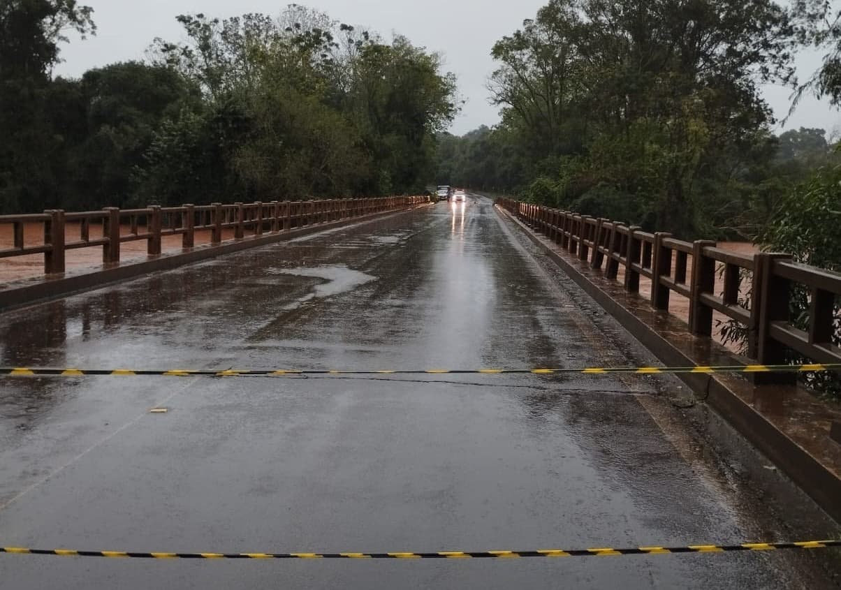 Ponte sobre o Rio da Várzea segue bloqueada entre Barra Funda e Sarandi