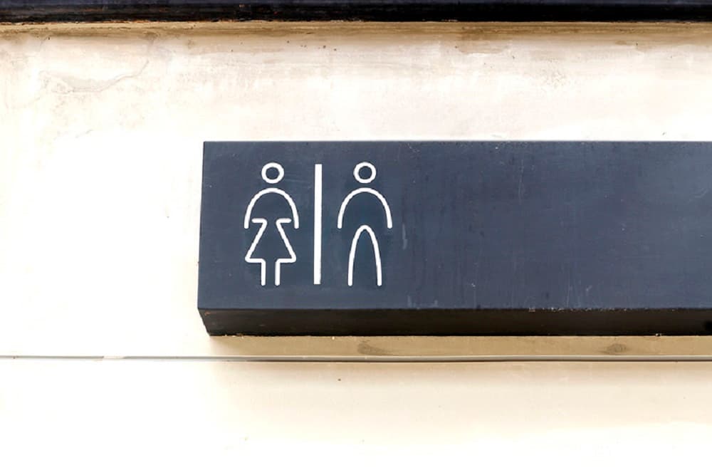 Supermercado terá que indenizar empregado que tinha três minutos para ir ao banheiro