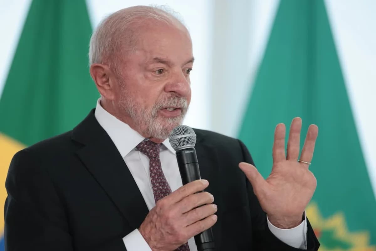 Governo Lula anuncia reajuste no Bolsa Família a 17 dias do primeiro turno das eleições