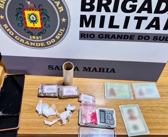Criança cai do quarto andar, e casal é preso em flagrante com drogas em apartamento em Santa Maria