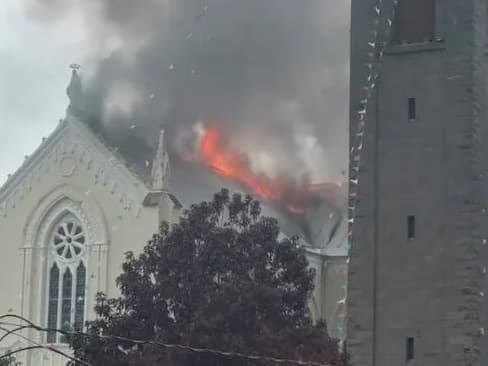 Incêndio atinge igreja da Matriz de Flores da Cunha