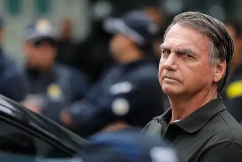 Saúde de Bolsonaro: Ex-presidente é internado com suspeita de pneumonia