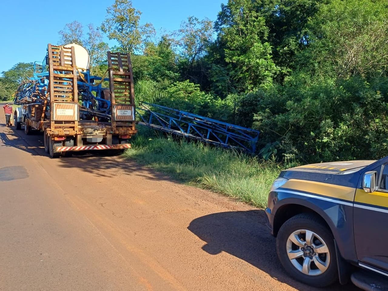 Adolescente morre após ser atingido por barra de equipamento agrícola enquanto aguardava transporte escolar