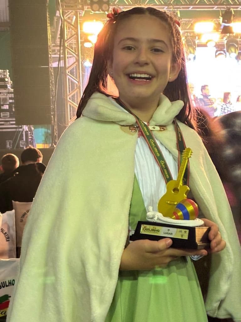 Betina Lucca conquista primeiro lugar no Carijinho em sua estreia no palco do Carijo da Canção Gaúcha