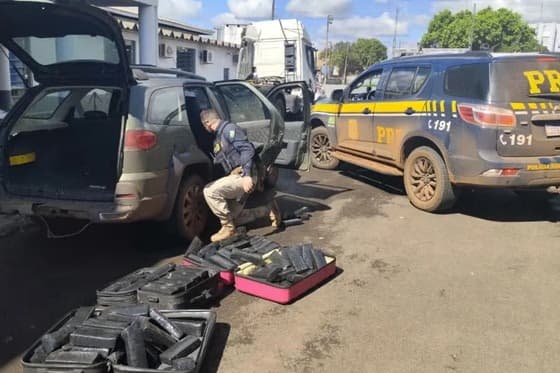 Após perseguição, casal de paraguaios é preso com mais de 100 quilos de maconha em Três Passos