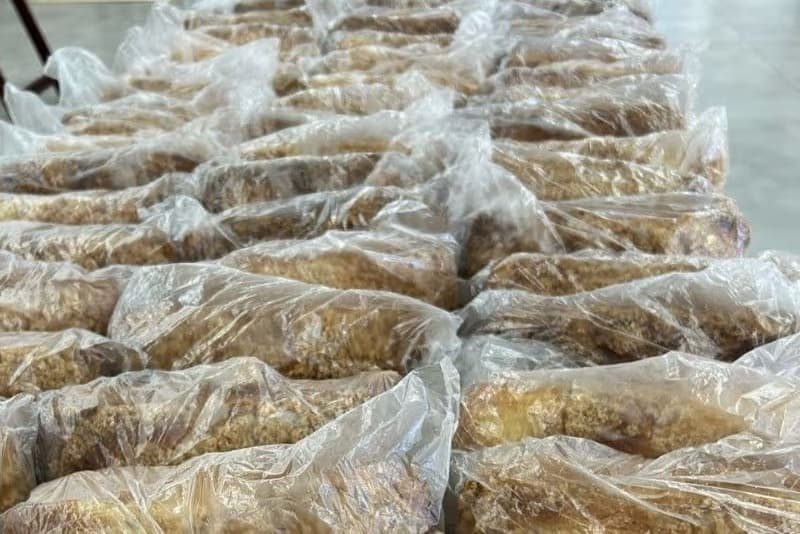 Cucas, pés de moleque e assados já estão à venda no Salão Paroquial