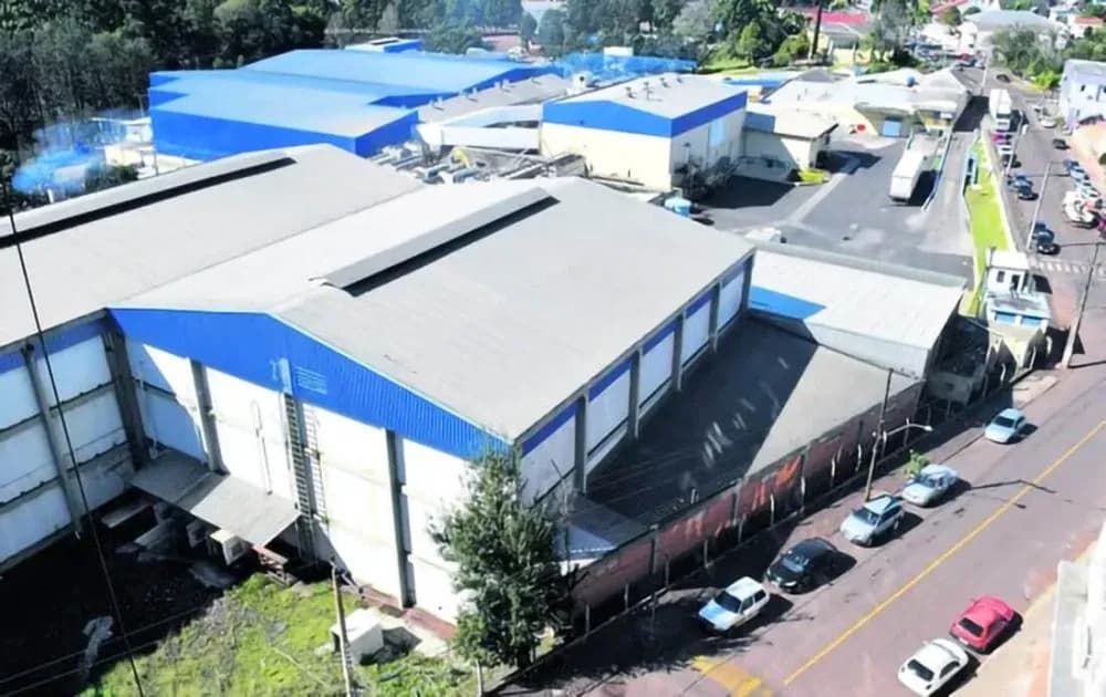 Grupos Acadrolli e Gobbi assumem frigorífico de Frederico Westphalen
