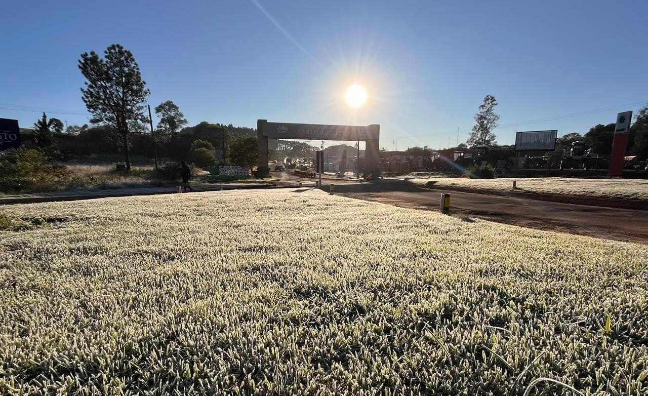 Nova massa de ar polar reforça o frio rigoroso e traz geada ampla ao RS