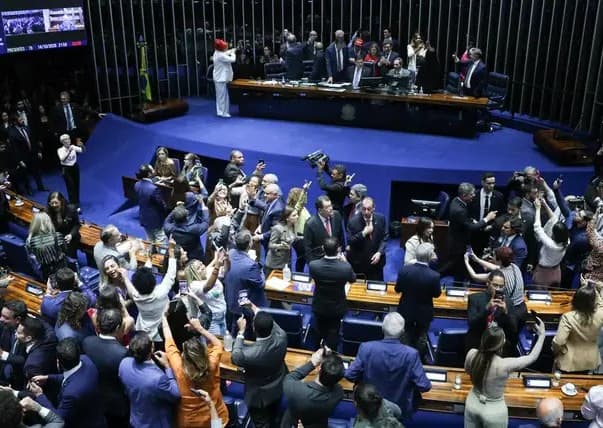 Senado aprova fim da escala 6x1
