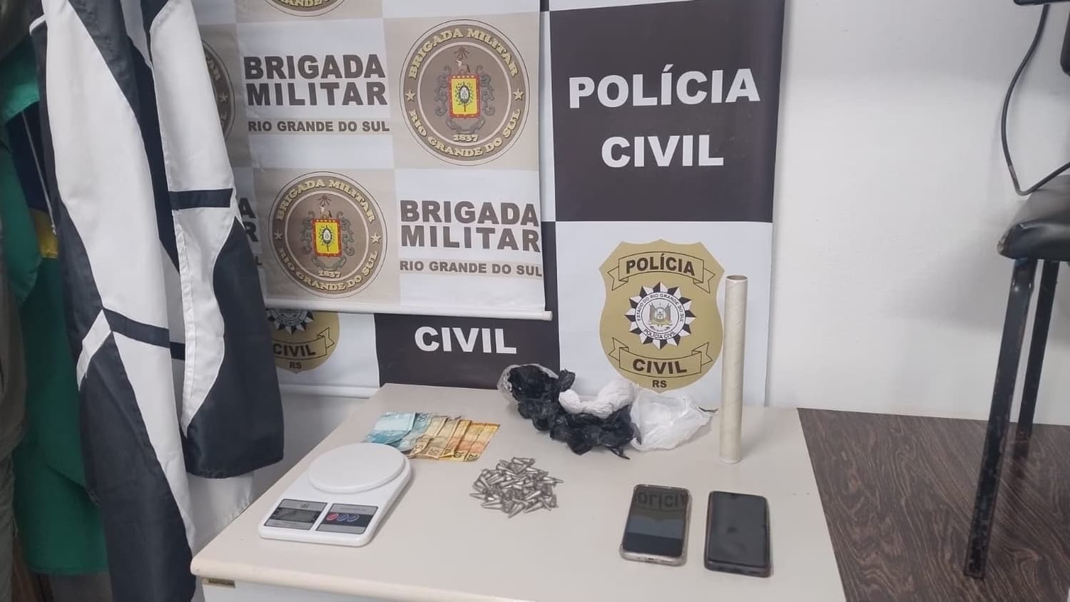 Chiapetta: Ação conjunta da Brigada Militar e Polícia Civil prende casal por tráfico de drogas