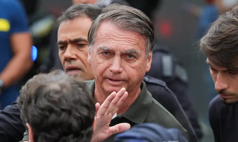 Alexandre de Moraes concede prisão domiciliar a Bolsonaro