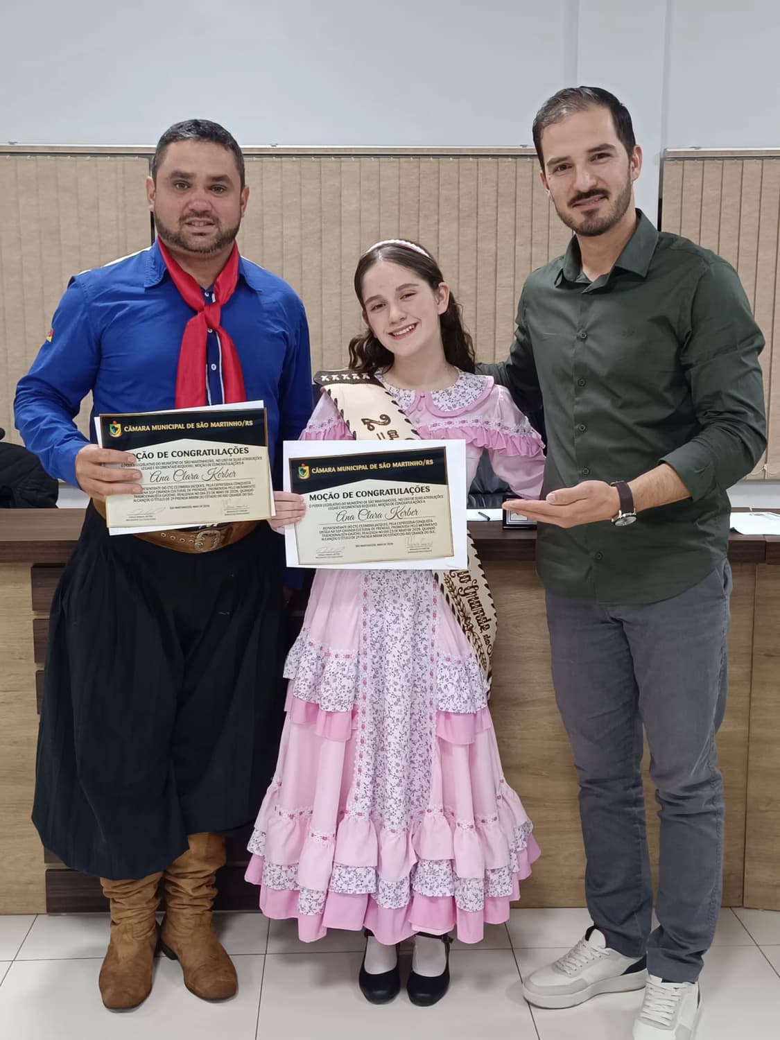 Câmara de São Martinho homenageia Ana Clara Kerber, 2ª Prenda Mirim do RS