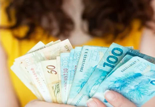 Governo Projeta Salário Mínimo de R$ 1.741 para 2027