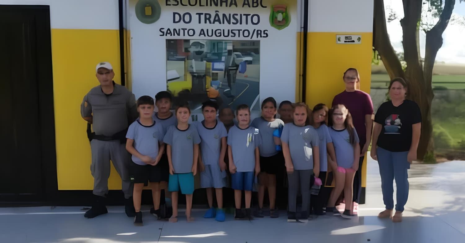 Polícia Rodoviária realiza palestra sobre trânsito para alunos em Santo Augusto
